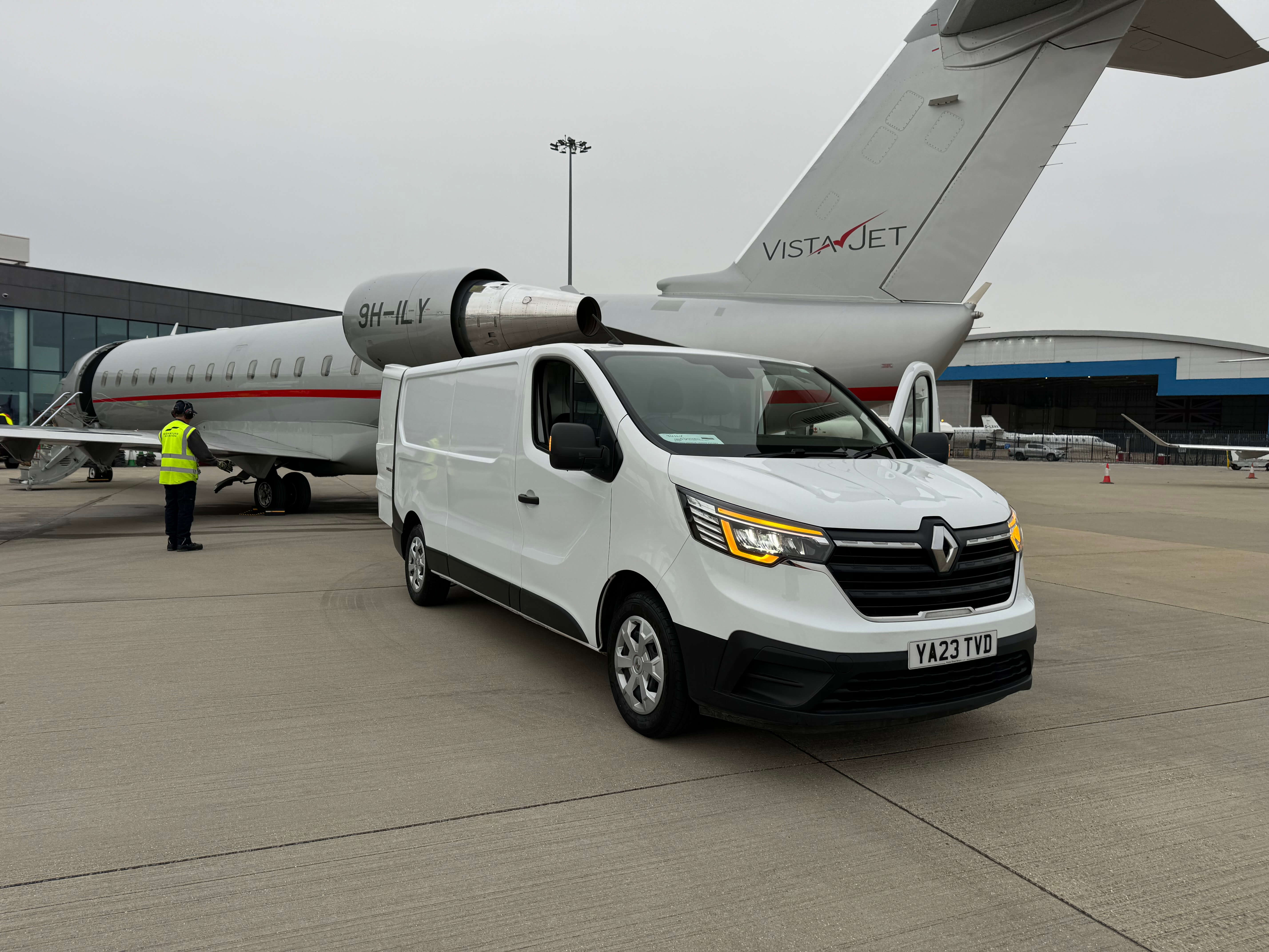lugage van service by chauffeur company