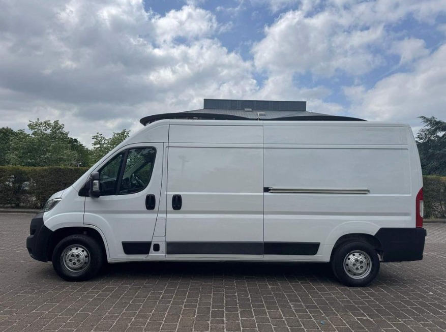 luxury items transport service in london
