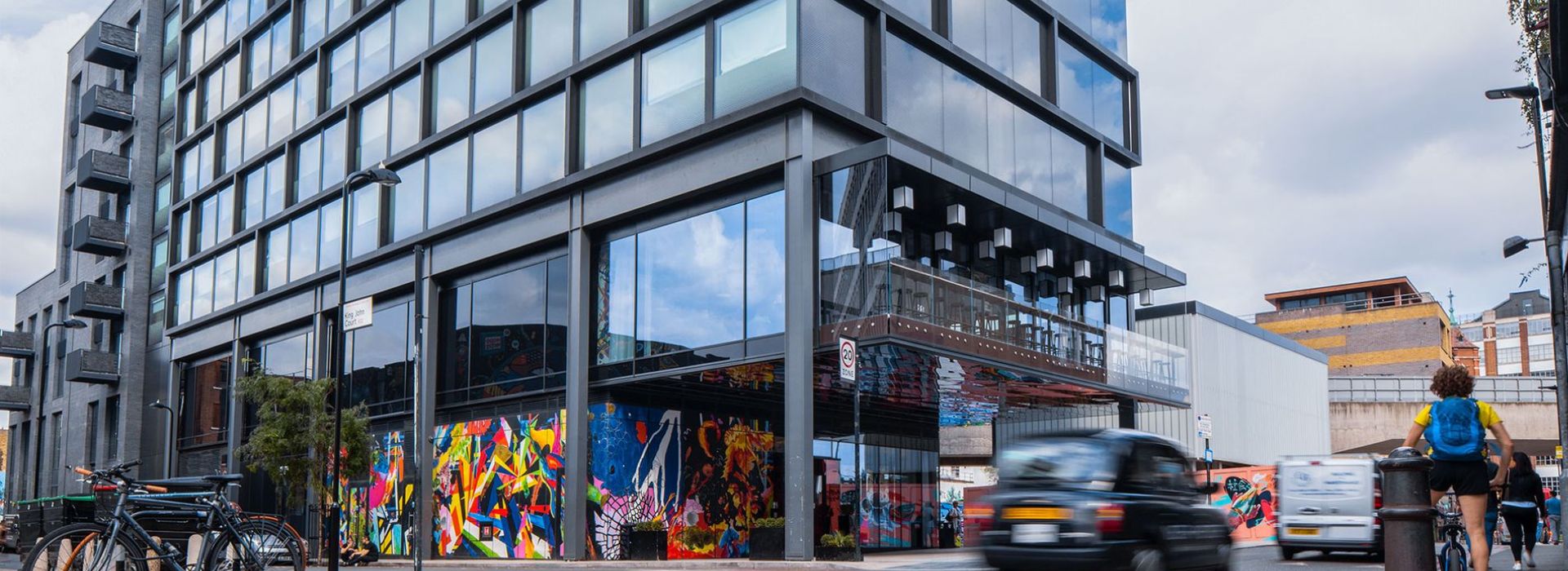 citizenM London Shoreditch Holywell Lane chauffeur arrival