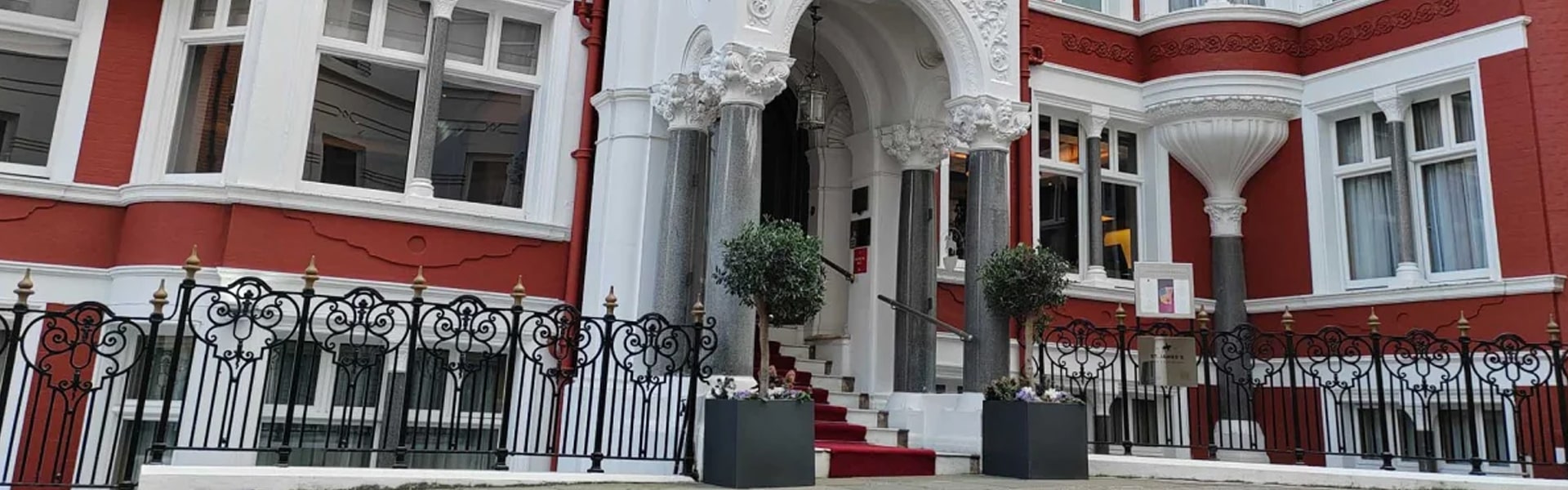 St James's Hotel and Club Park Place chauffeur arrival