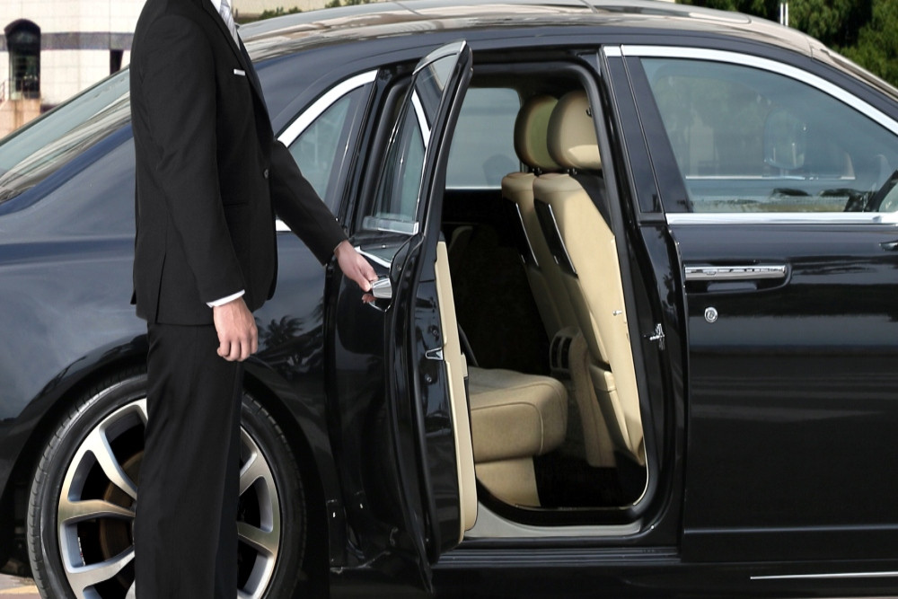 Why Airport Chauffeur Services Are Better Than Public Transport - Supreme Comfort And Privacy